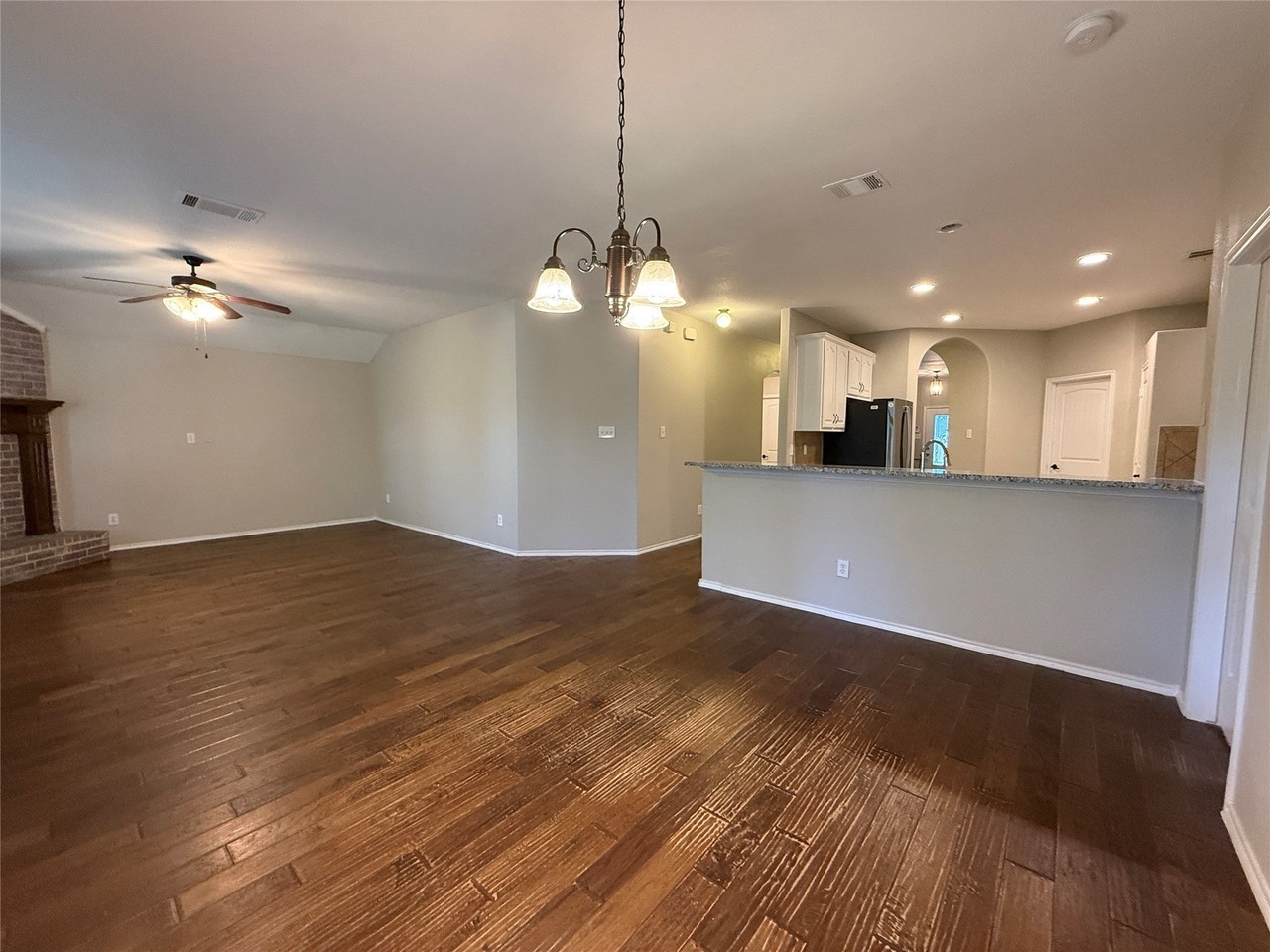 725 Fannin Dr - Photo 7 of 25