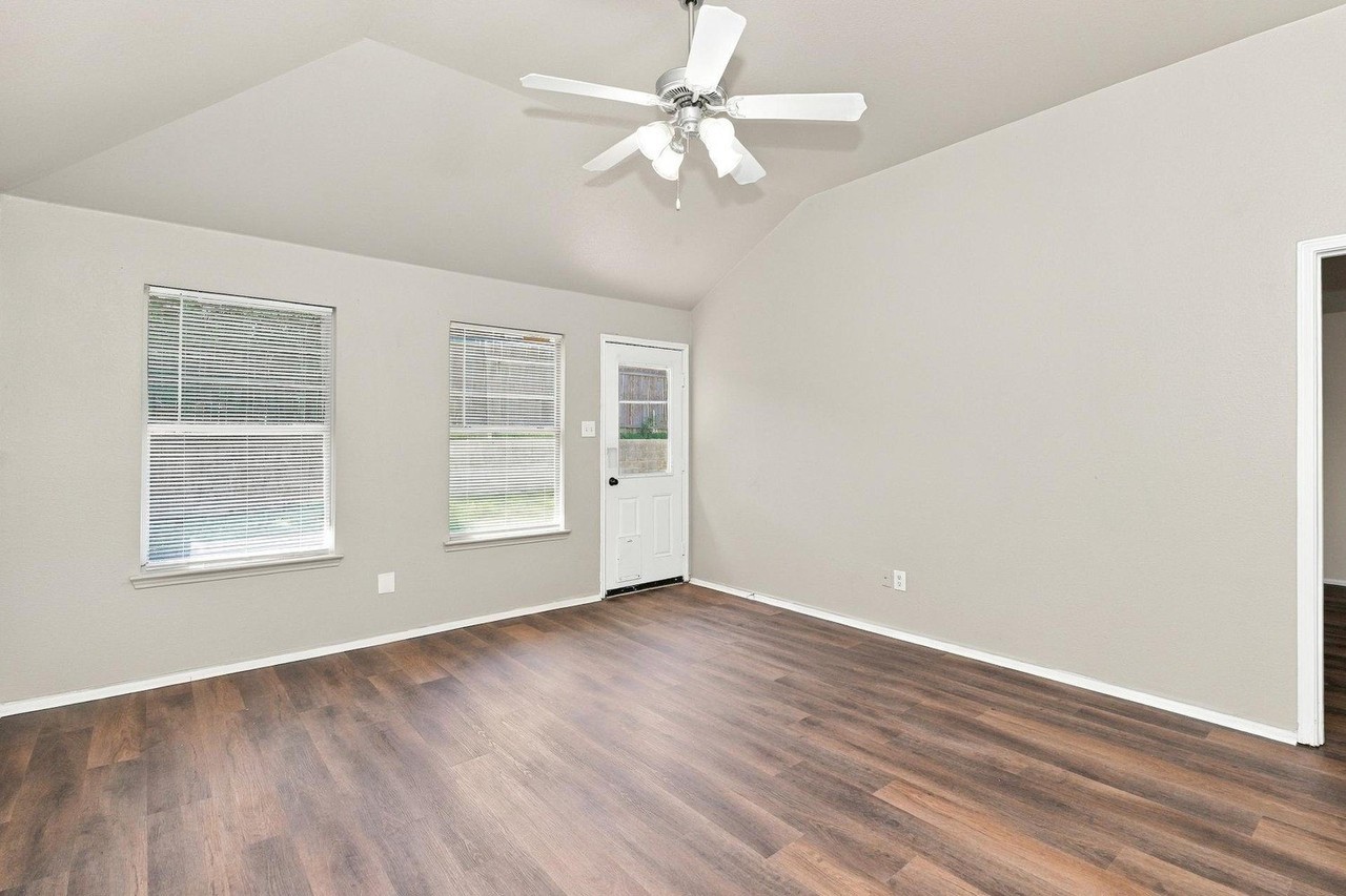 3012 Thicket Bend Ct - Photo 2 of 15
