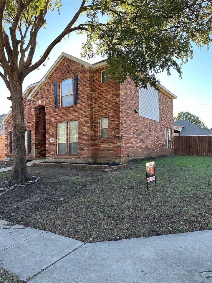 800 Pebble Ridge Dr - Photo 2 of 18