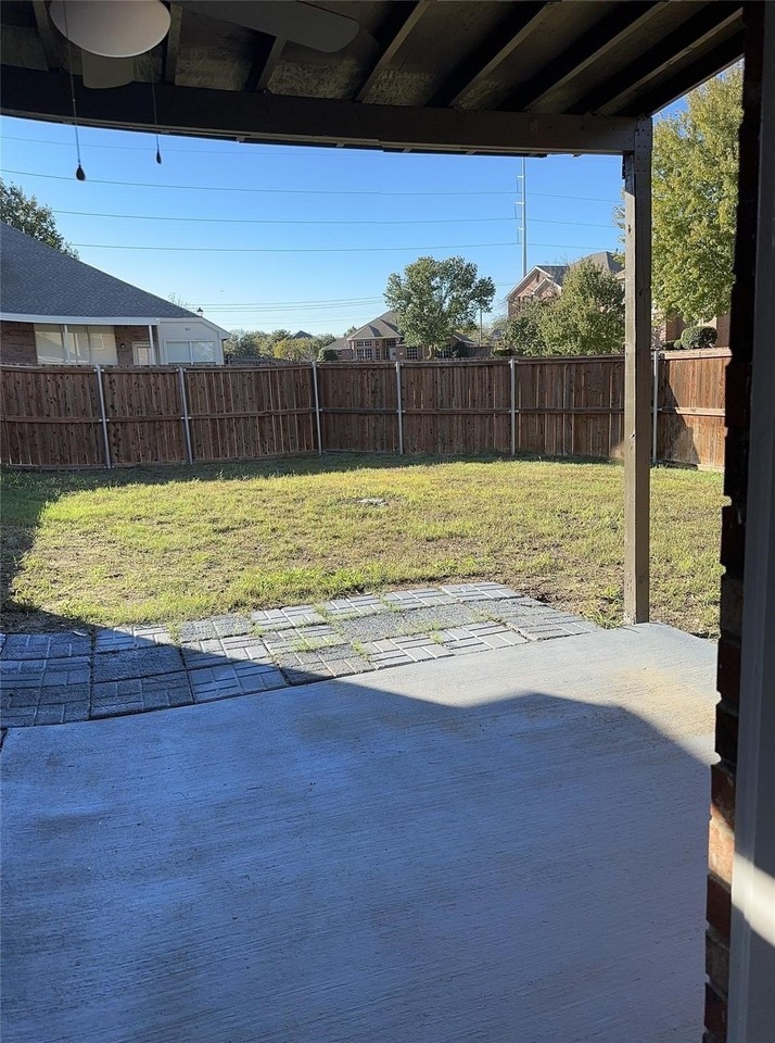 800 Pebble Ridge Dr - Photo 3 of 18