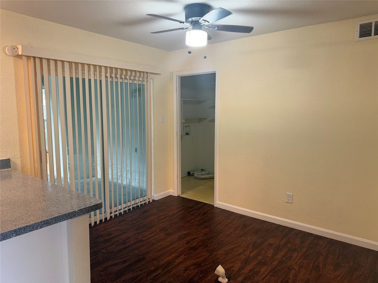 1361 Oakbluff Dr - Photo 4 of 12