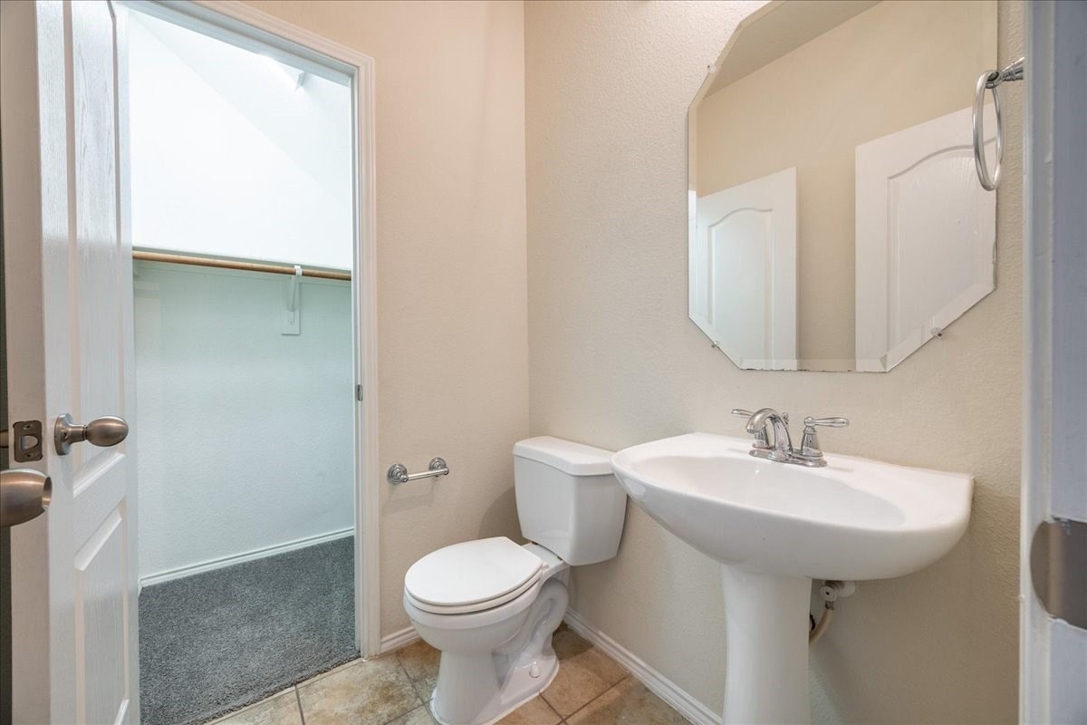 1725 Birds Eye Rd - Photo 7 of 34