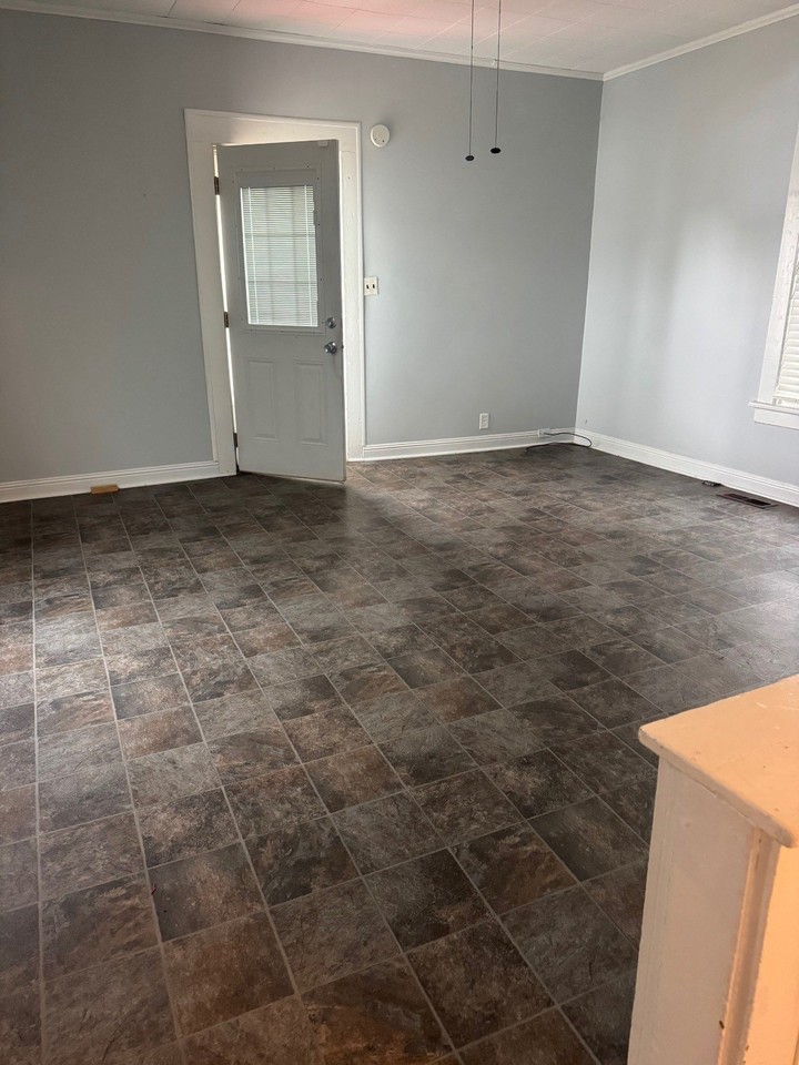 844 13th St - Photo 2 of 5
