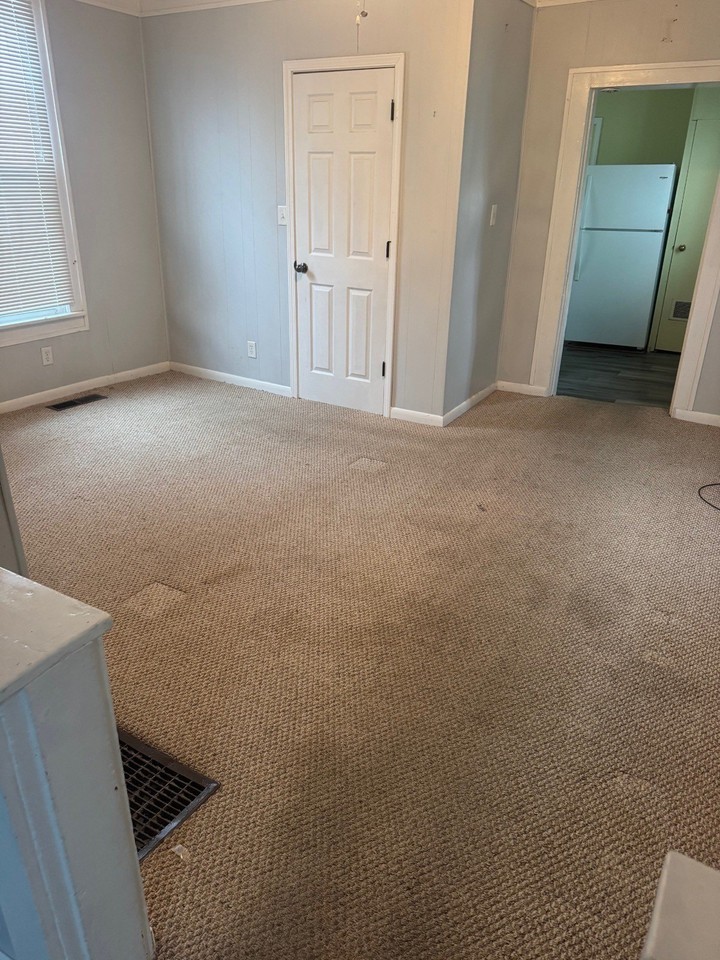 844 13th St - Photo 3 of 5