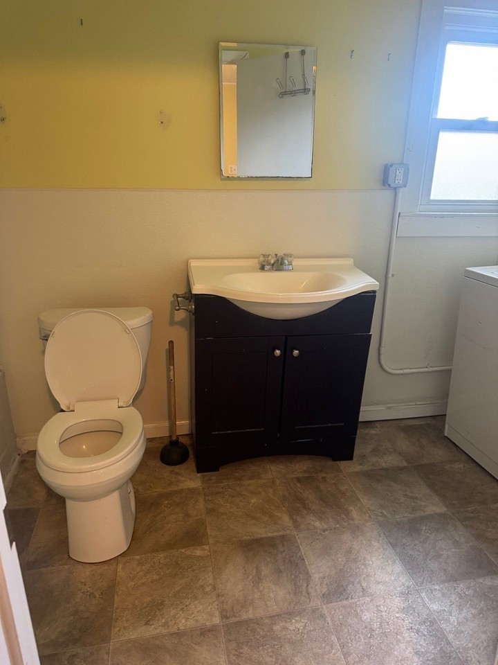 844 13th St - Photo 5 of 5