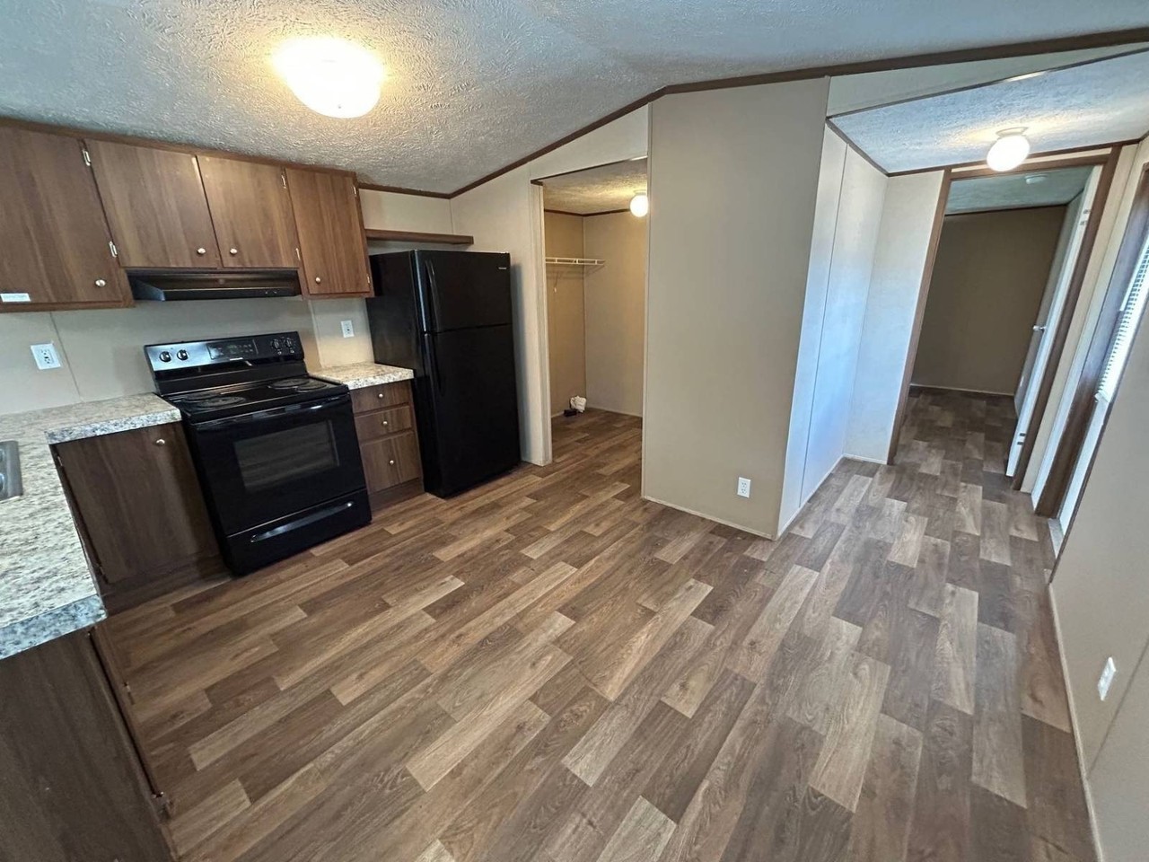 1501 Thomas Dr - Photo 3 of 9