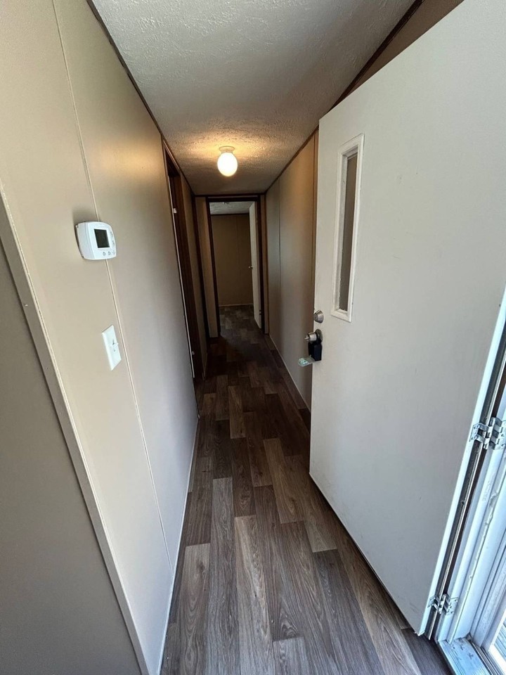 1501 Thomas Dr - Photo 4 of 9