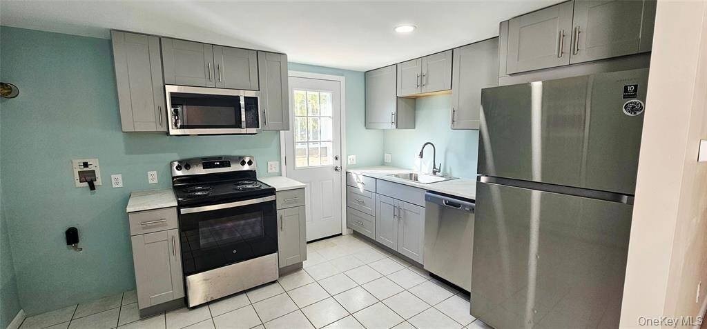 73 Peters Ln - Photo 4 of 12