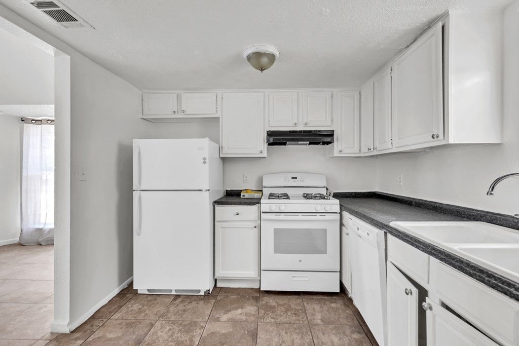 3001 Beechwood St - Photo 7 of 21