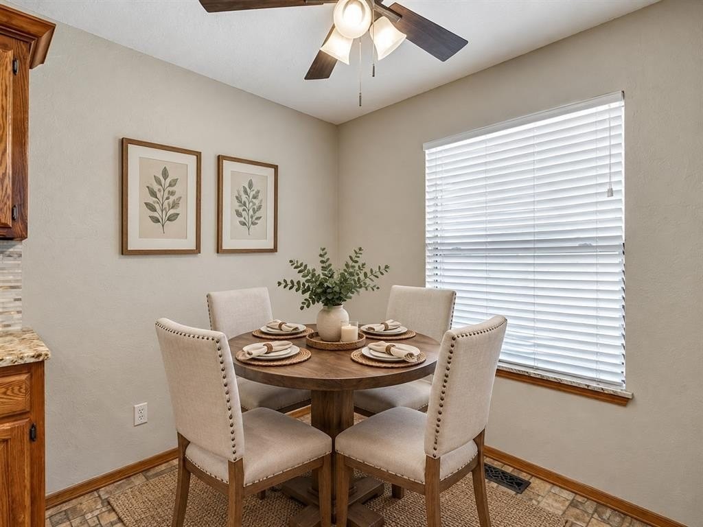 11124 Ashford Dr - Photo 6 of 20