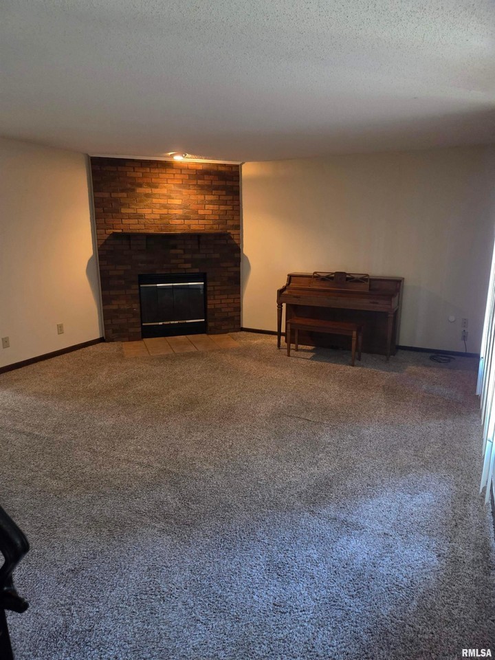 2202 E Hazel Dell Rd - Photo 2 of 17