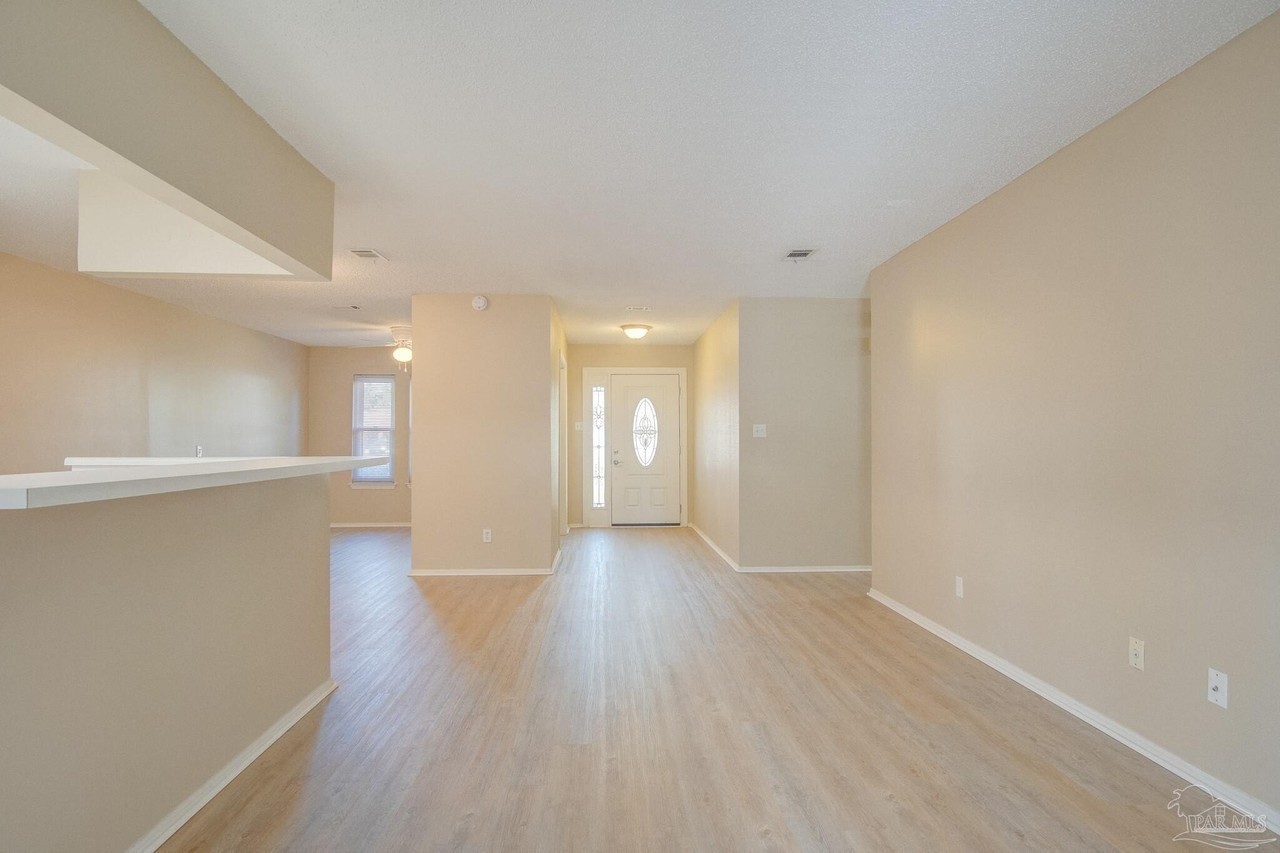 3971 Elmcrest Dr - Photo 3 of 27