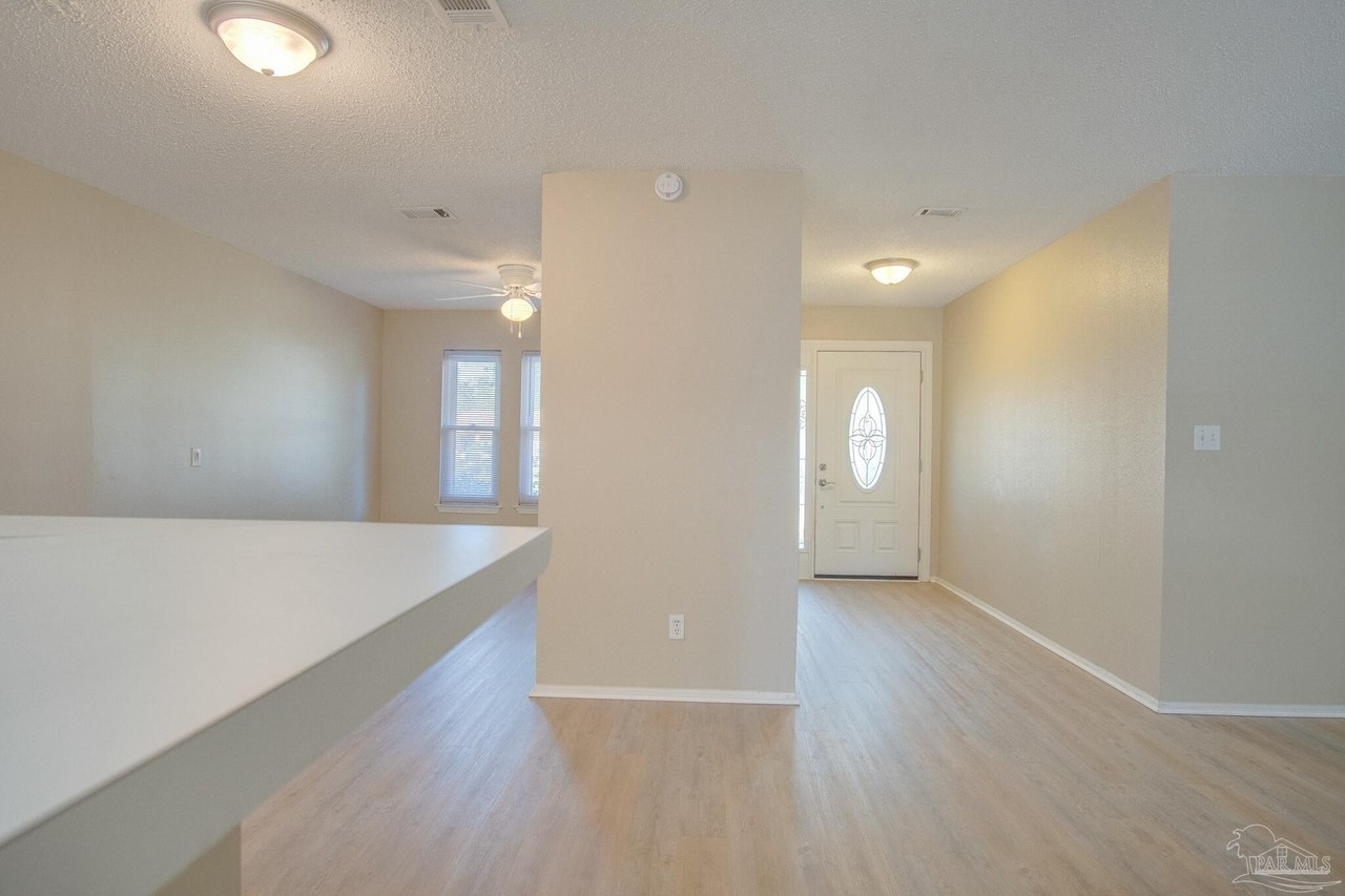 3971 Elmcrest Dr - Photo 5 of 27