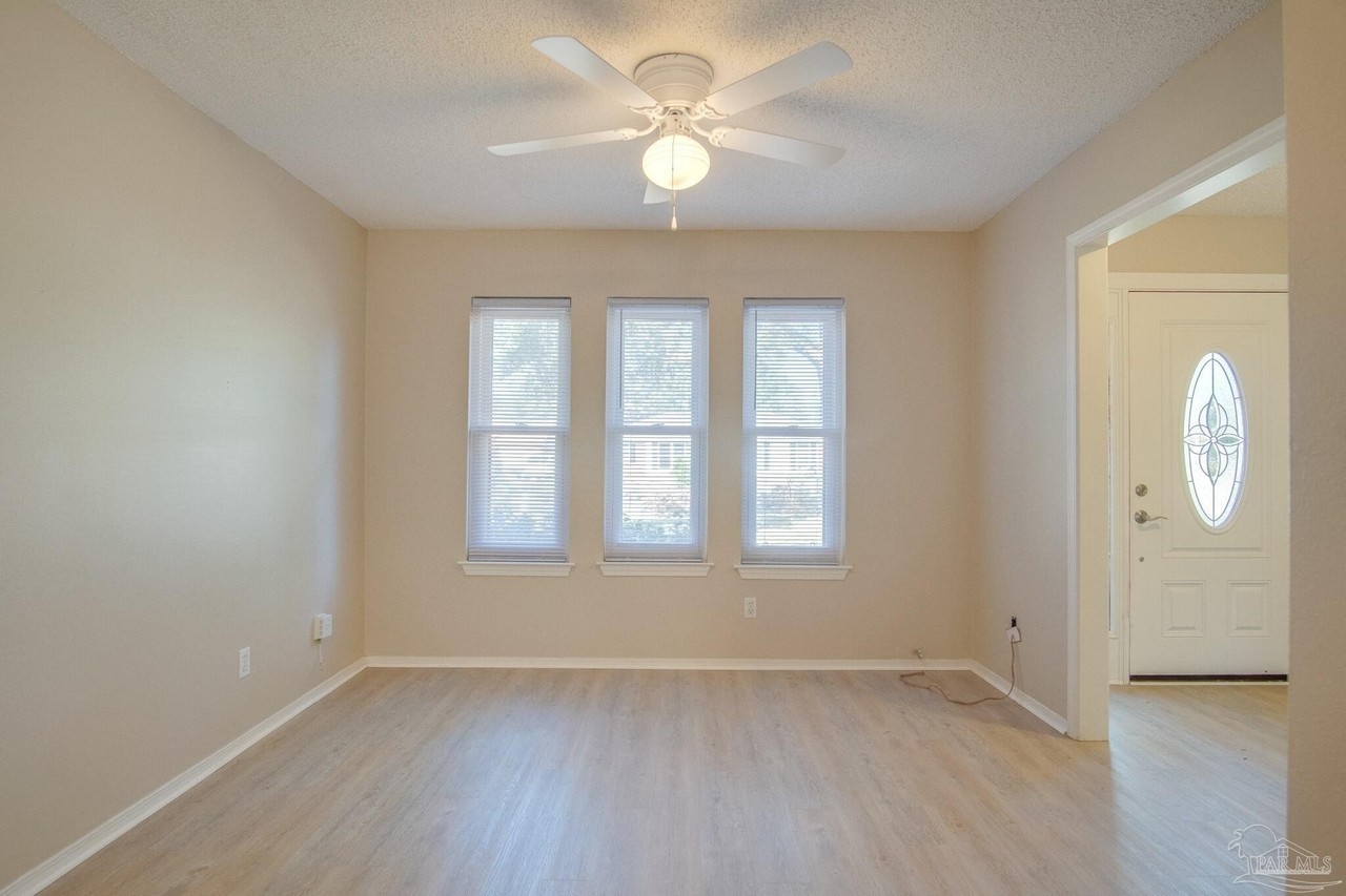 3971 Elmcrest Dr - Photo 7 of 27