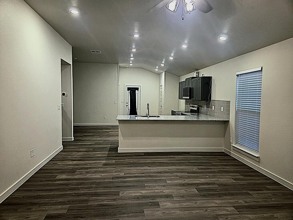 2829 Oleander - Photo 2 of 17