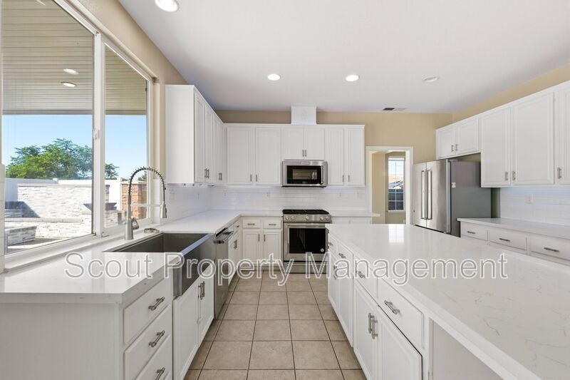 28629 Maplewood Dr - Photo 2 of 39