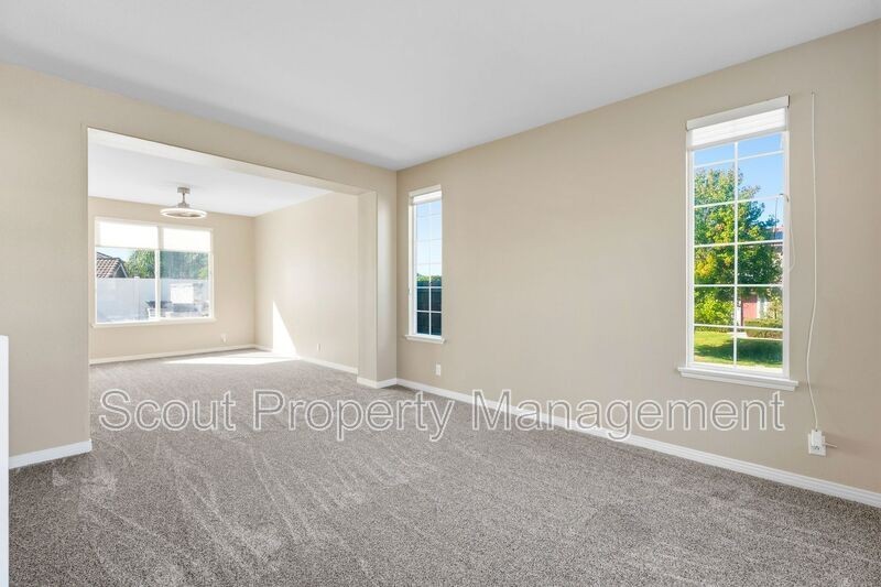 28629 Maplewood Dr - Photo 6 of 39