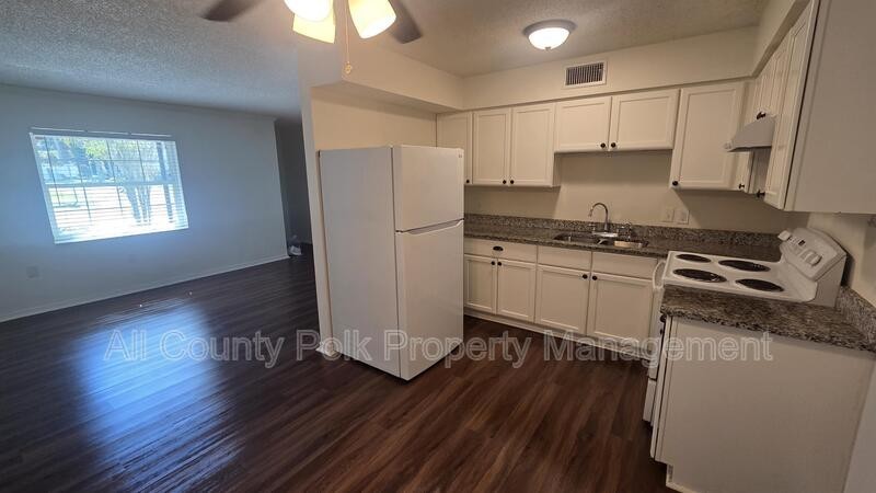 915 Ariana St #2 - Photo 4 of 13