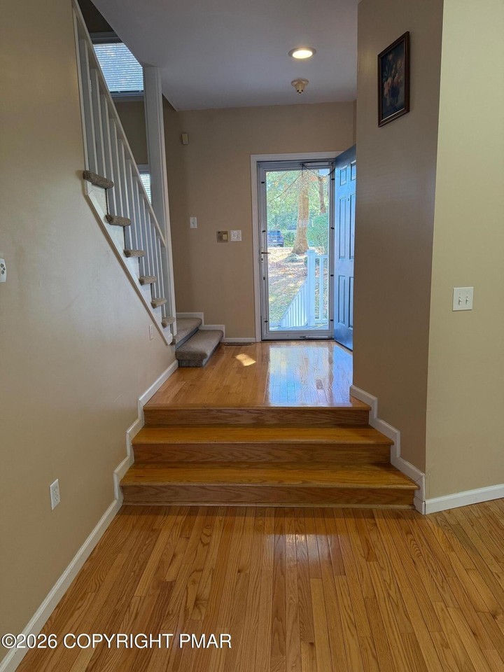 113 Huntington Dr - Photo 3 of 32