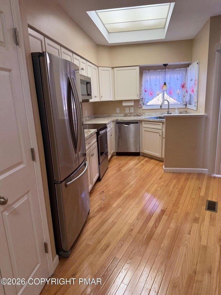 113 Huntington Dr - Photo 7 of 32