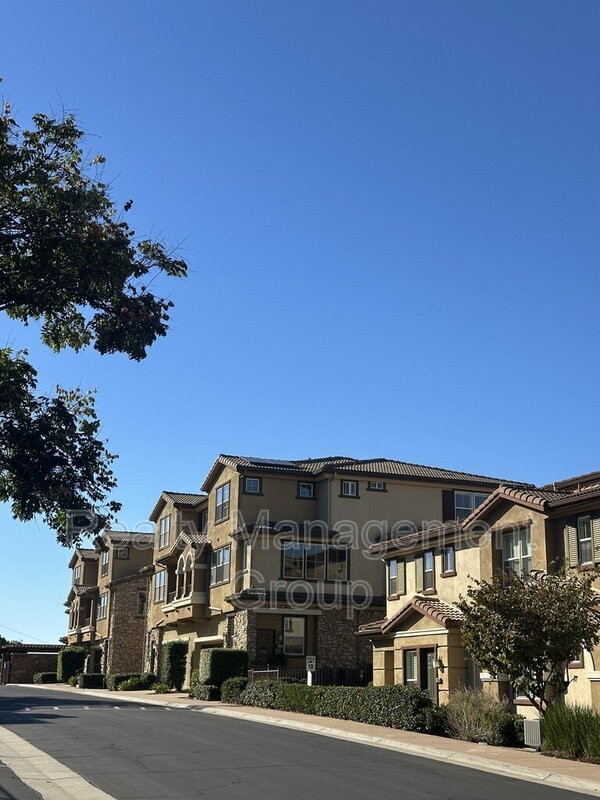 1306 Calabria St - Photo 2 of 36