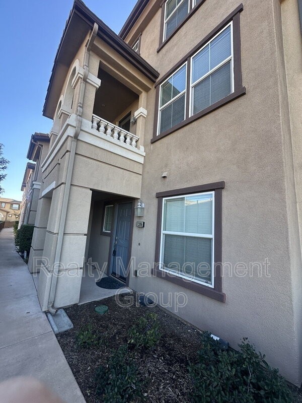 1306 Calabria St - Photo 3 of 36