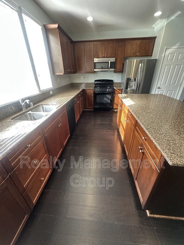 1306 Calabria St - Photo 7 of 36