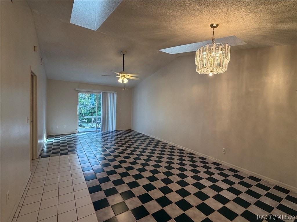 1803 Silverwood St - Photo 4 of 25