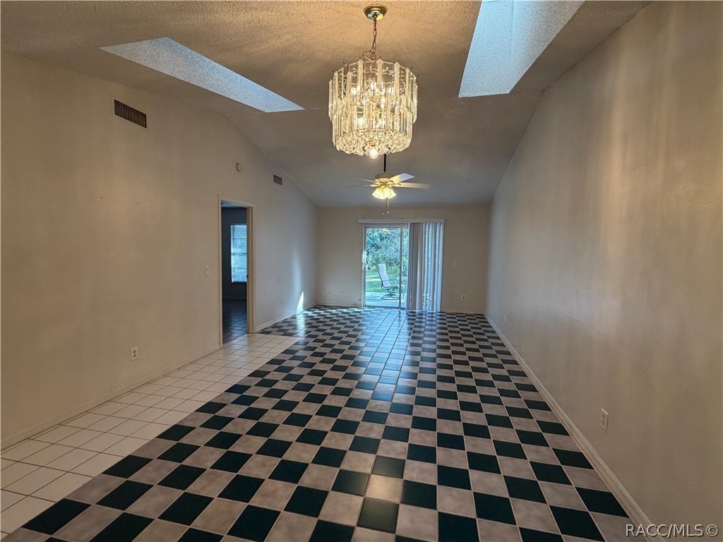 1803 Silverwood St - Photo 5 of 25