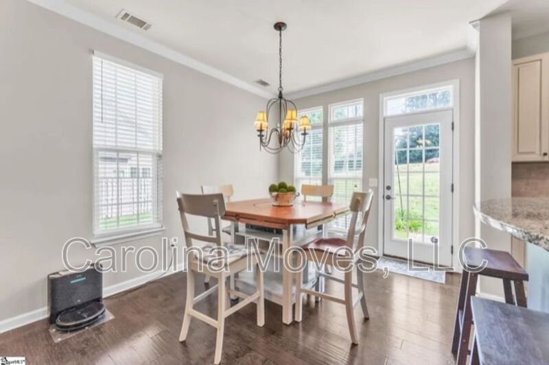 401 Christiane Way - Photo 4 of 16
