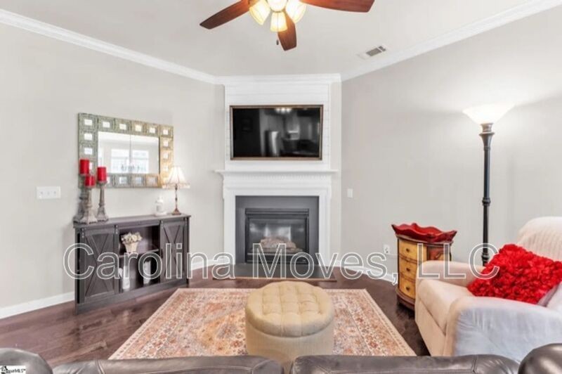 401 Christiane Way - Photo 5 of 16