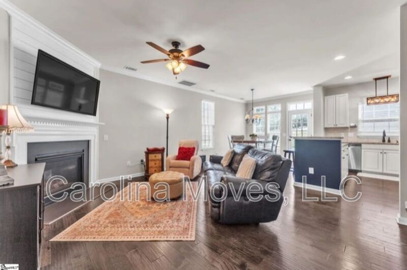 401 Christiane Way - Photo 6 of 16