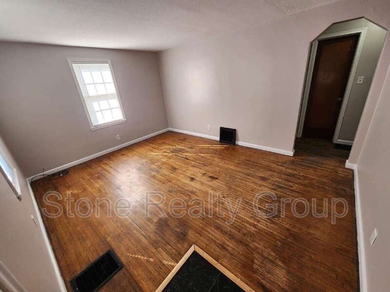 1133 S 24th St - Photo 3 of 9