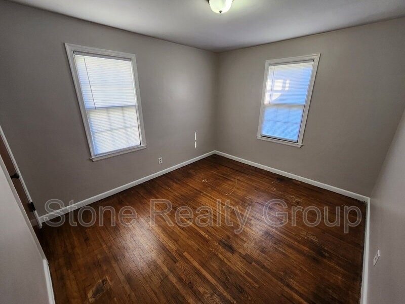1133 S 24th St - Photo 5 of 9