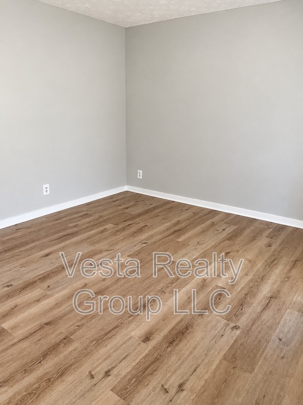 6108 Deerfield Ct - Photo 2 of 20