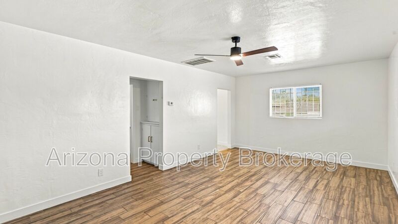 4334 N 15th Ave #B - Photo 2 of 17