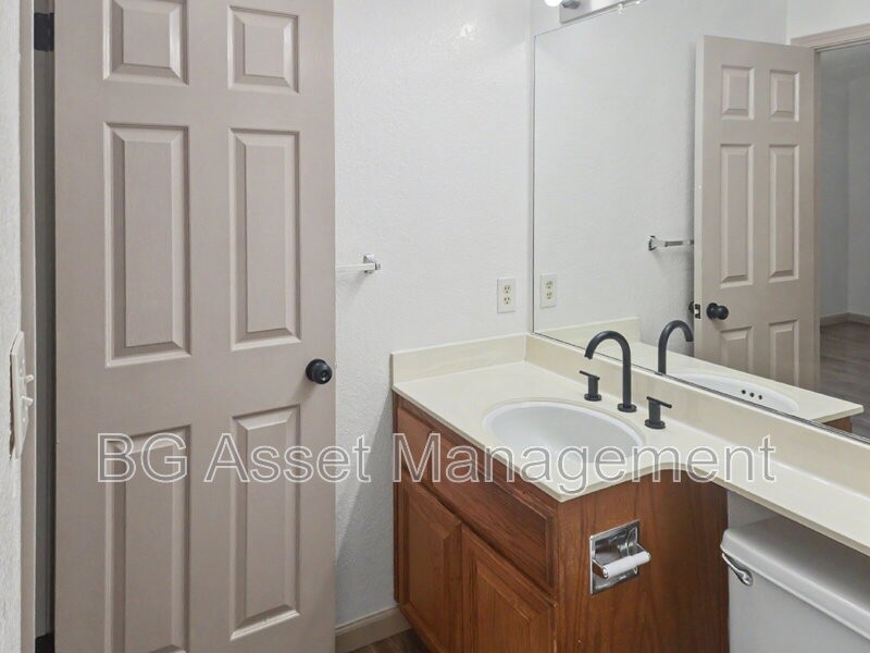 1405 Silver Oak Ct - Photo 3 of 25