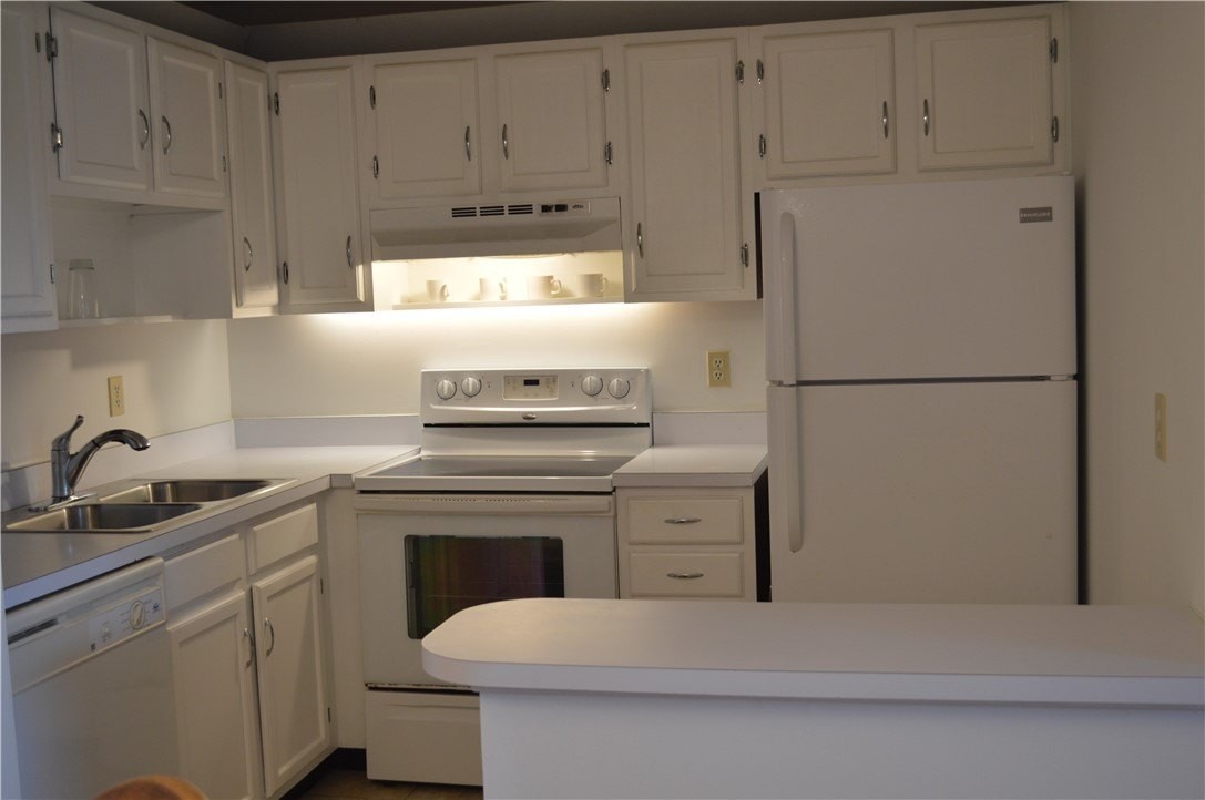 105 Spring Lake Ct #204 - Photo 2 of 15