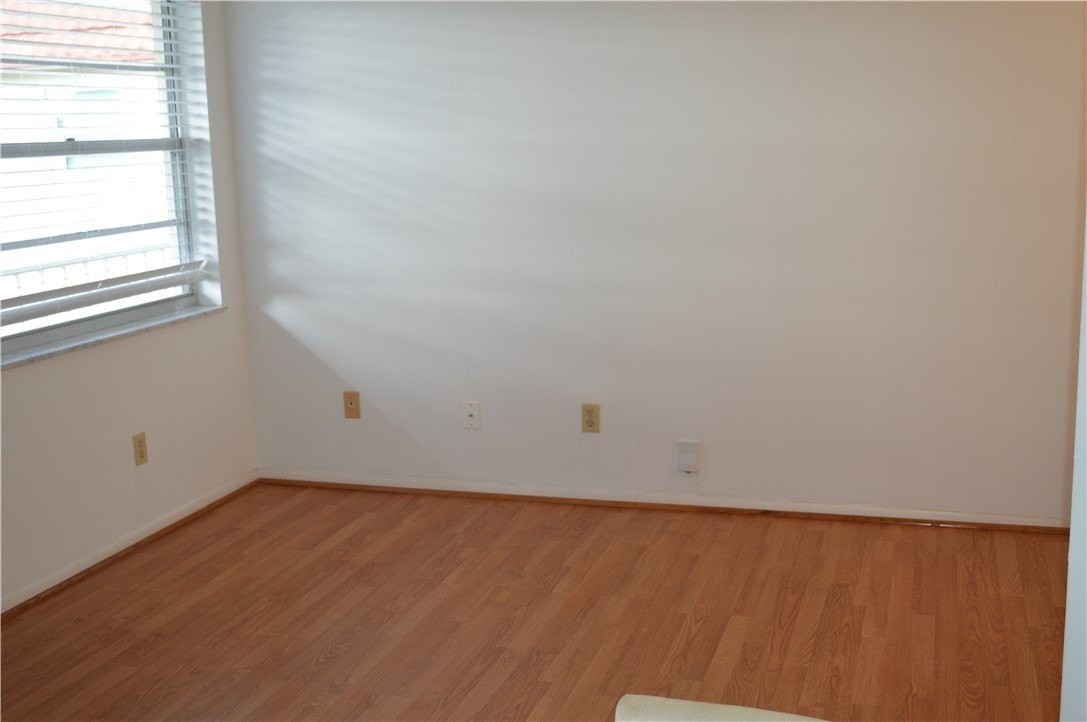 105 Spring Lake Ct #204 - Photo 3 of 15