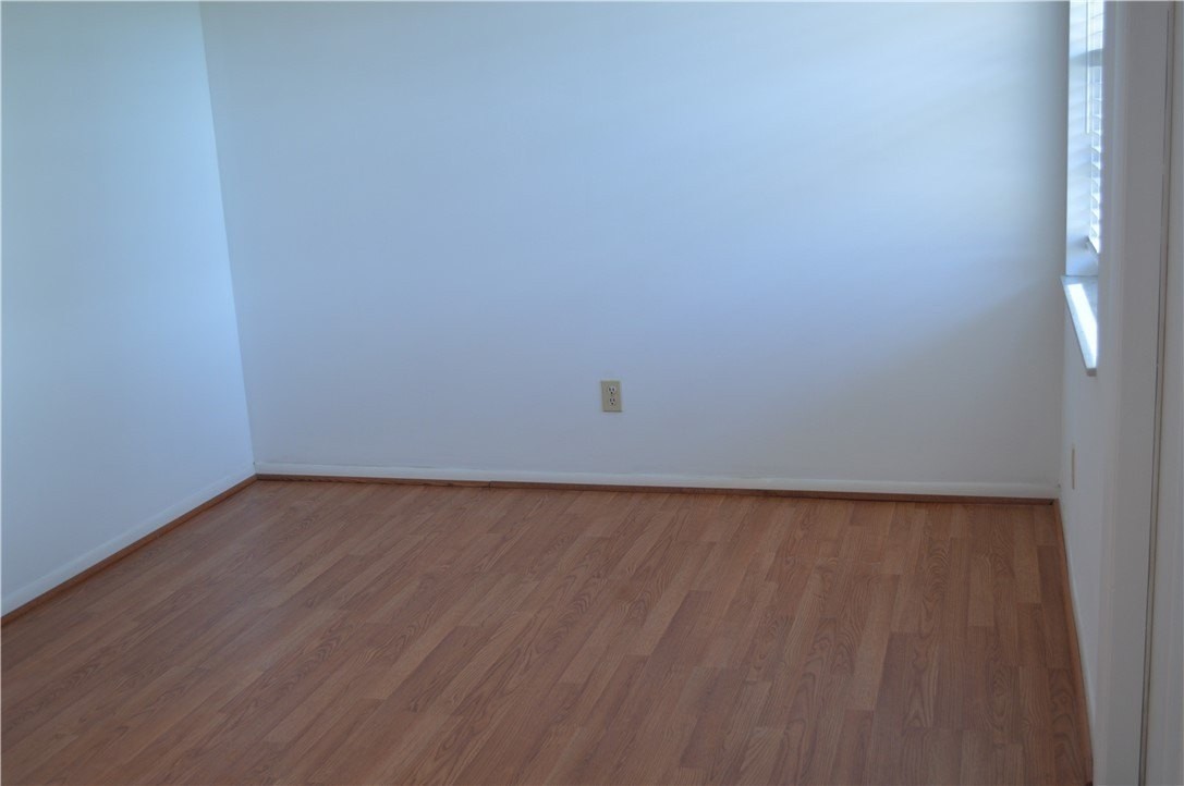 105 Spring Lake Ct #204 - Photo 4 of 15