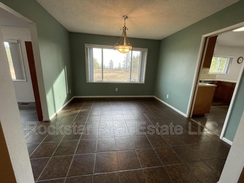 727 S Basalt St - Photo 4 of 36
