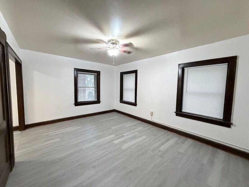 625 W Maple Ave #1B - Photo 2 of 6