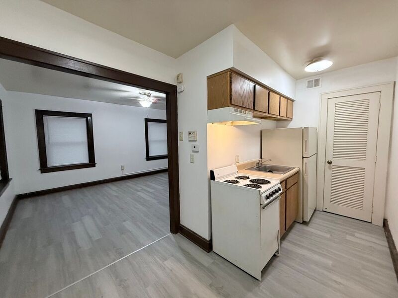 625 W Maple Ave #1B - Photo 4 of 6
