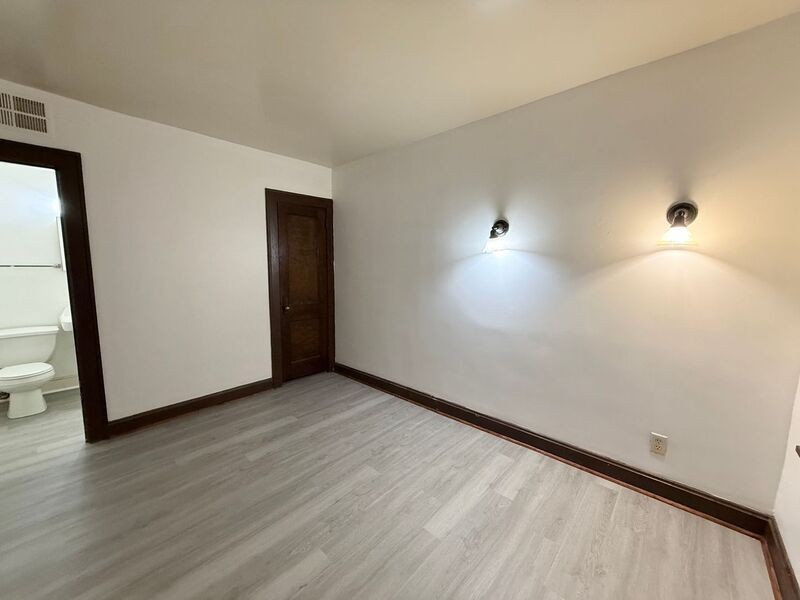 625 W Maple Ave #1B - Photo 5 of 6