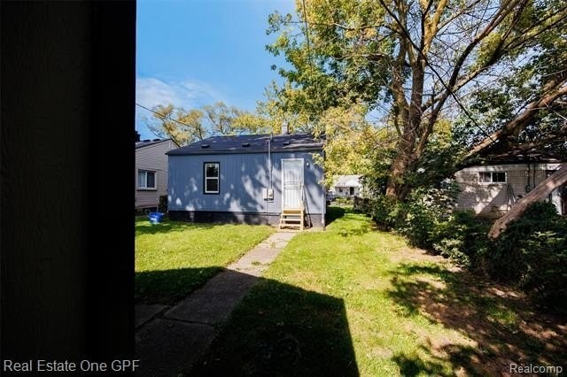 7084 Rivard Ave - Photo 2 of 21
