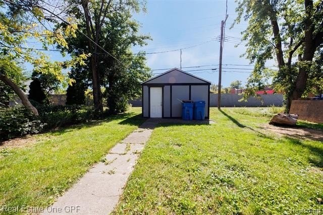 7084 Rivard Ave - Photo 3 of 21
