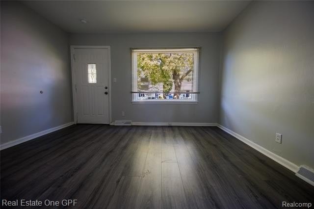 7084 Rivard Ave - Photo 7 of 21