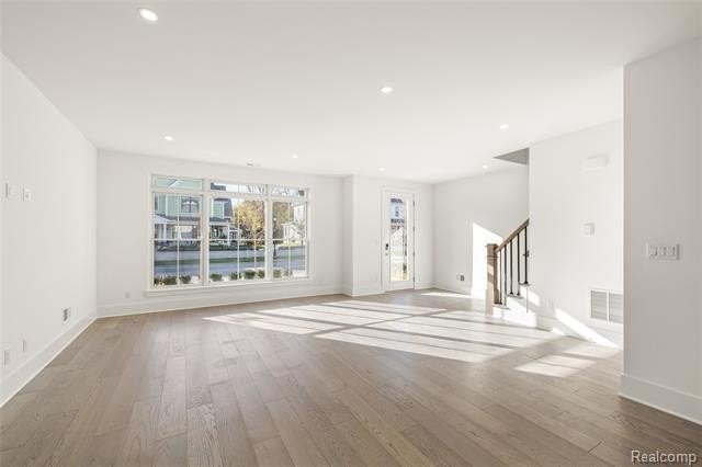 413 S Center St - Photo 5 of 35
