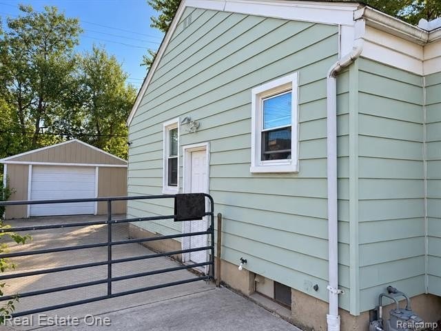635 Mayflower Ave - Photo 4 of 22