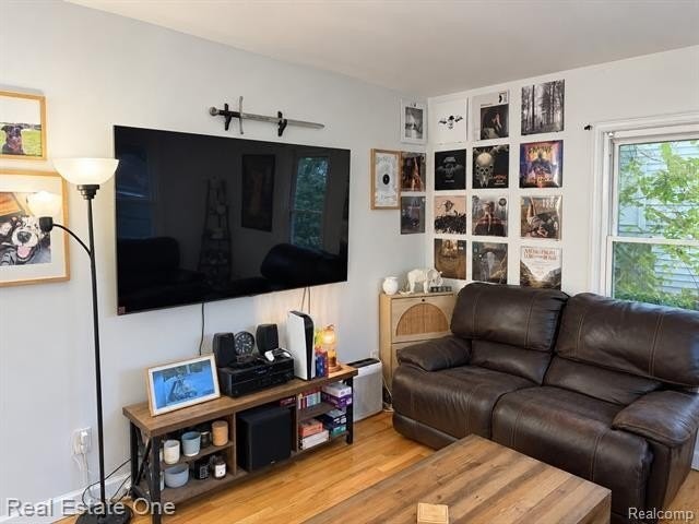 635 Mayflower Ave - Photo 7 of 22